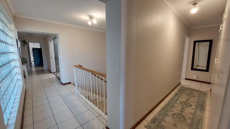 6 Bedroom Property for Sale in Door De Kraal Western Cape